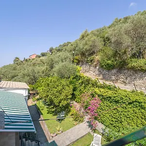 amazing-home-in-avegno-with-wifi-and-1-bedrooms.hotelitalianriviera.com/